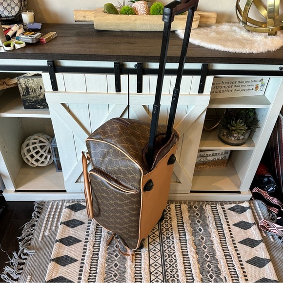 Adrienne Vittadini Travel Luggage Duffle 22” Wheels and Pull Handle - Picture 5 of 11